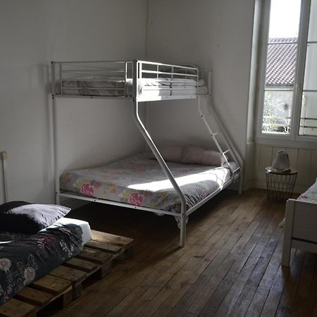 Grande Chambre D'Hote Pour 4 A 5 Personnes Bed and Breakfast Chef-Boutonne Exterior foto
