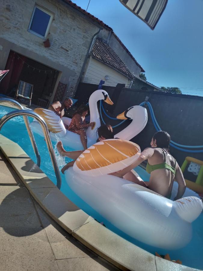 Grande Chambre D'Hote Pour 4 A 5 Personnes Bed and Breakfast Chef-Boutonne Exterior foto