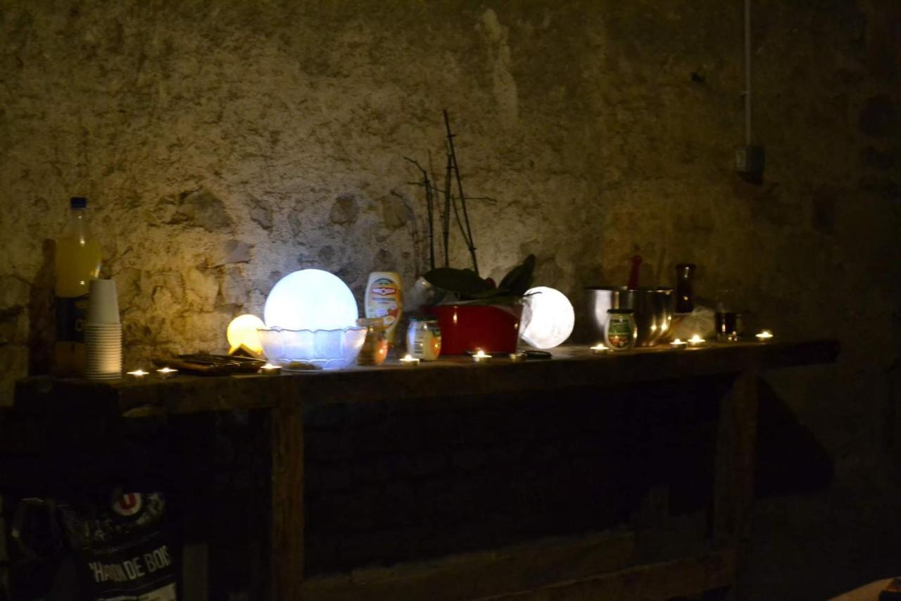 Grande Chambre D'Hote Pour 4 A 5 Personnes Bed and Breakfast Chef-Boutonne Exterior foto
