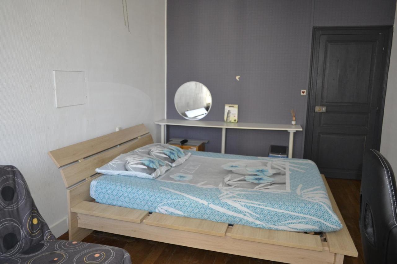 Grande Chambre D'Hote Pour 4 A 5 Personnes Bed and Breakfast Chef-Boutonne Exterior foto