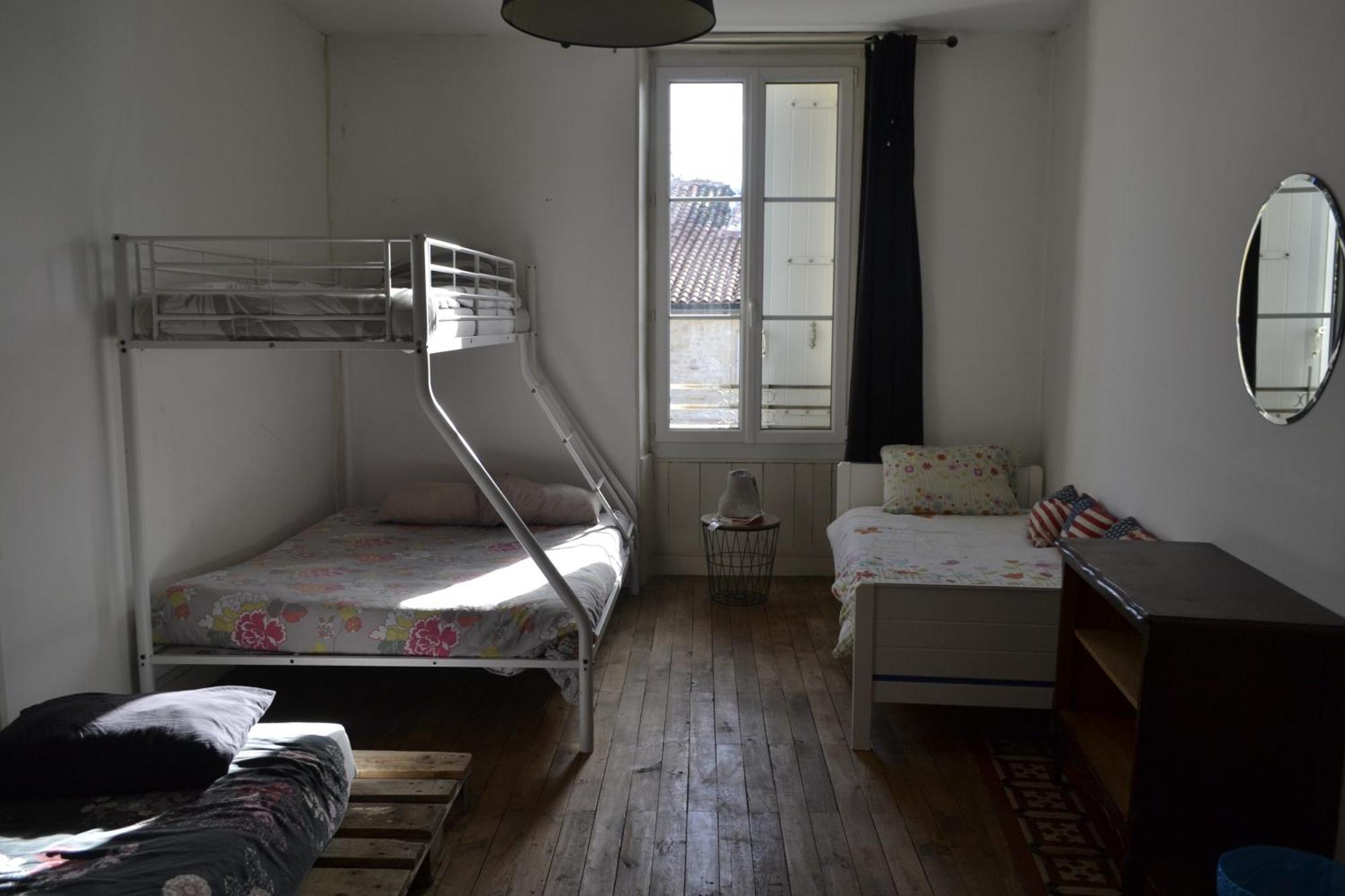 Grande Chambre D'Hote Pour 4 A 5 Personnes Bed and Breakfast Chef-Boutonne Exterior foto